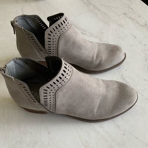 Light grey booties